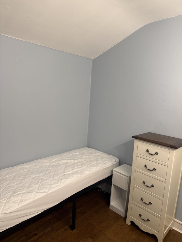 Room Lessing Street in Greater London