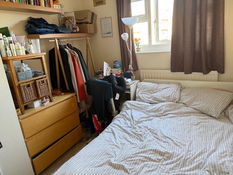 Room Horne Way in Greater London