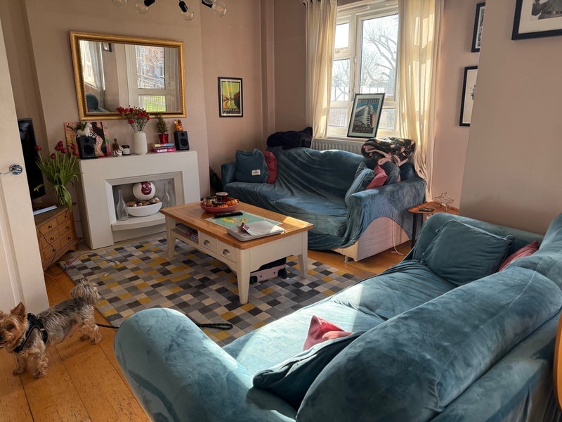 Room Horne Way in Greater London