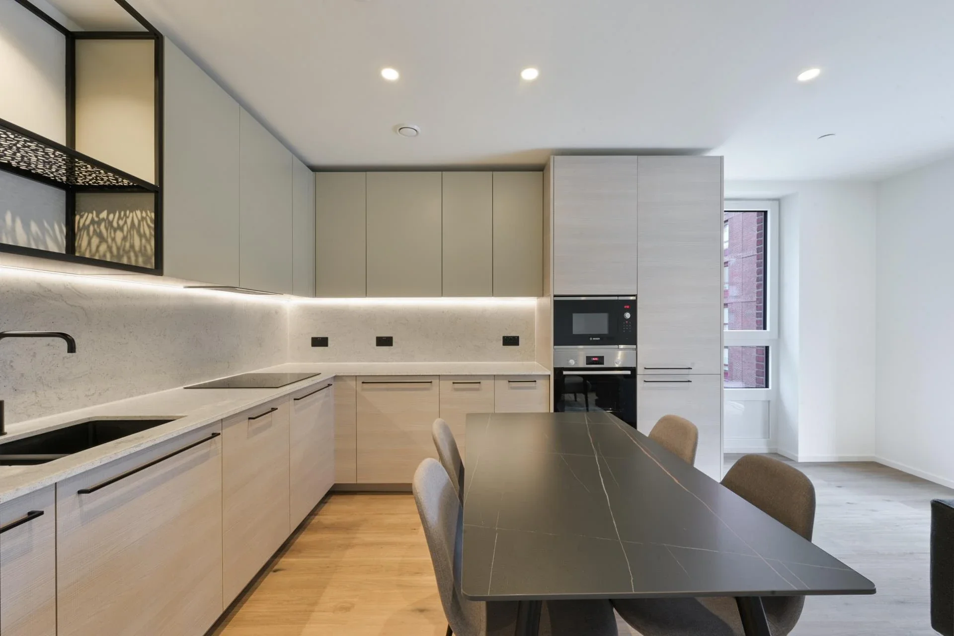 Flat Hemlock Street in Greater London