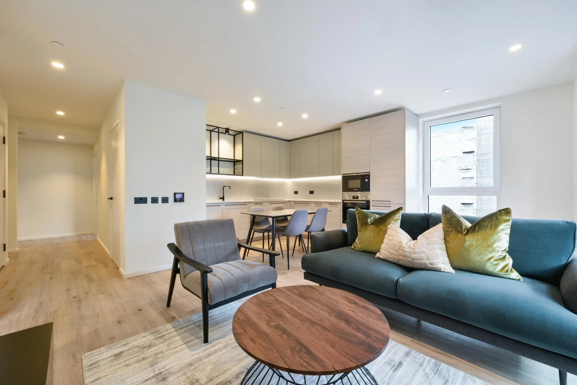 Flat Hemlock Street in Greater London