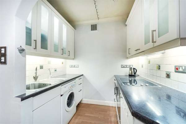 Flat Petty France in City of Westminster