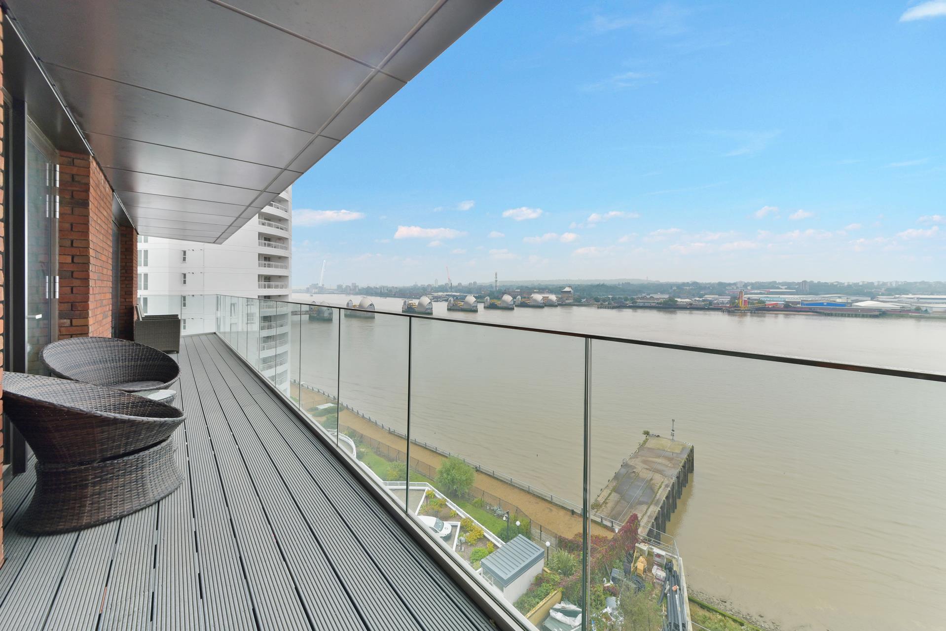 Flat Rawsthorne Close in Greater London