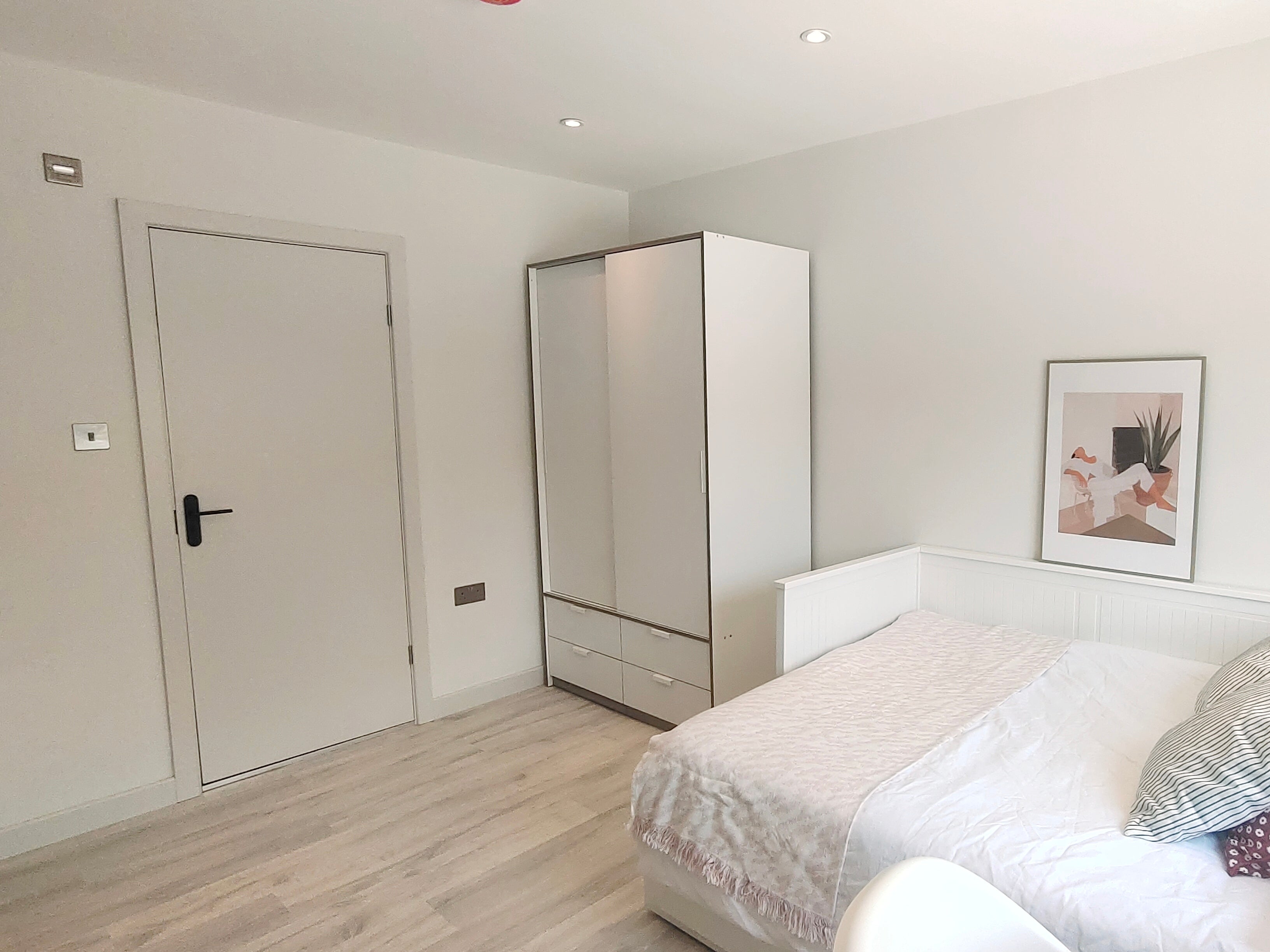 Room Addison Gardens in Greater London