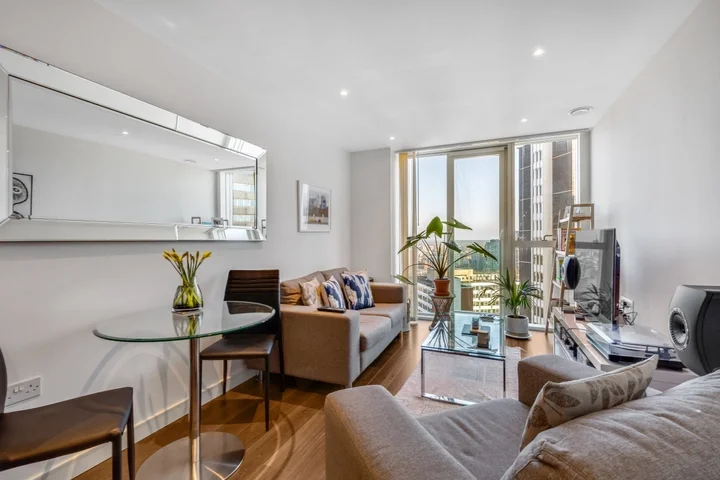 Flat Saffron Square in Greater London