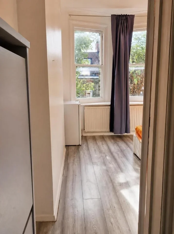 Room Barcombe Avenue in Greater London