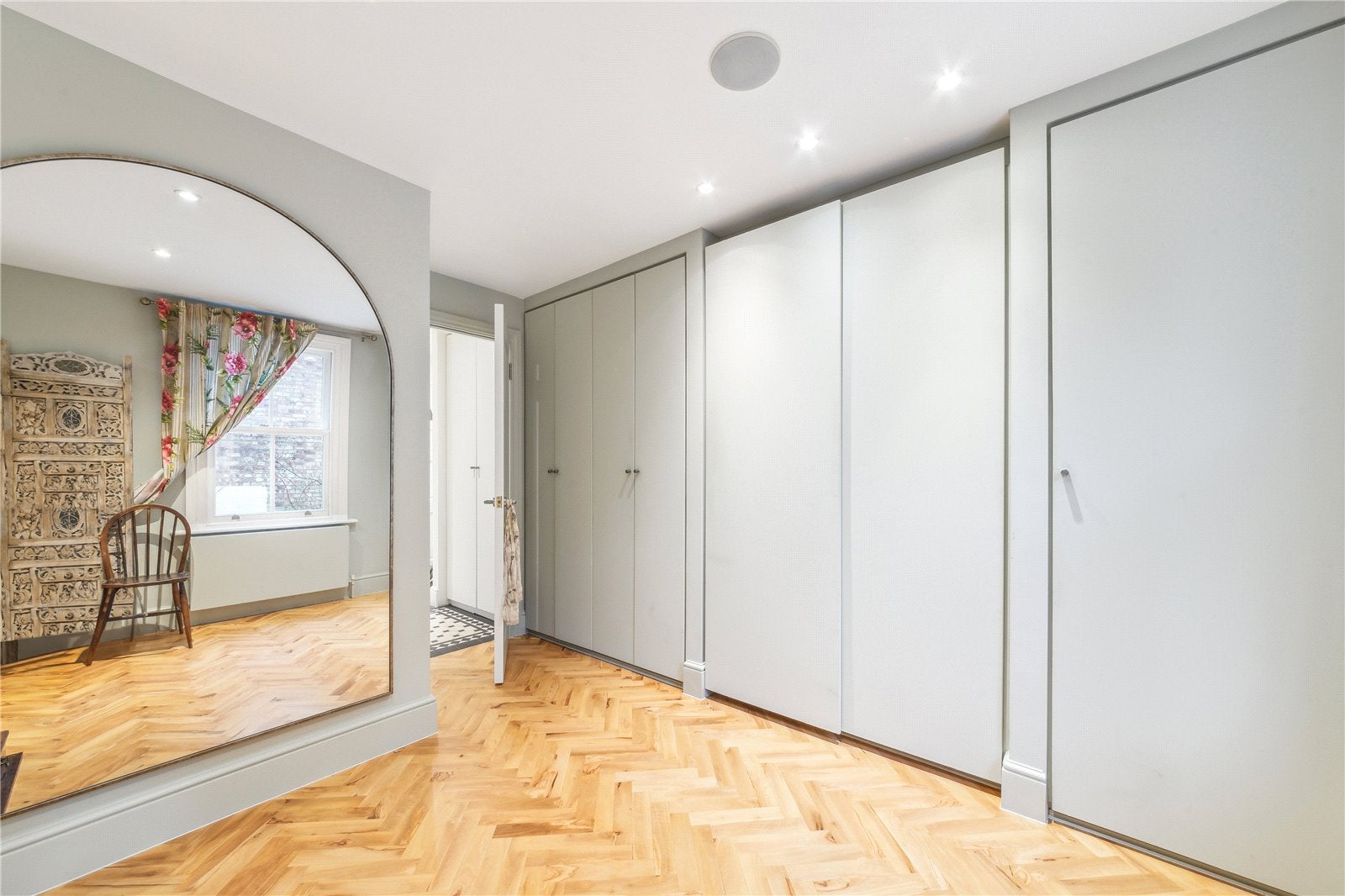Flat Brewster Gardens in Greater London
