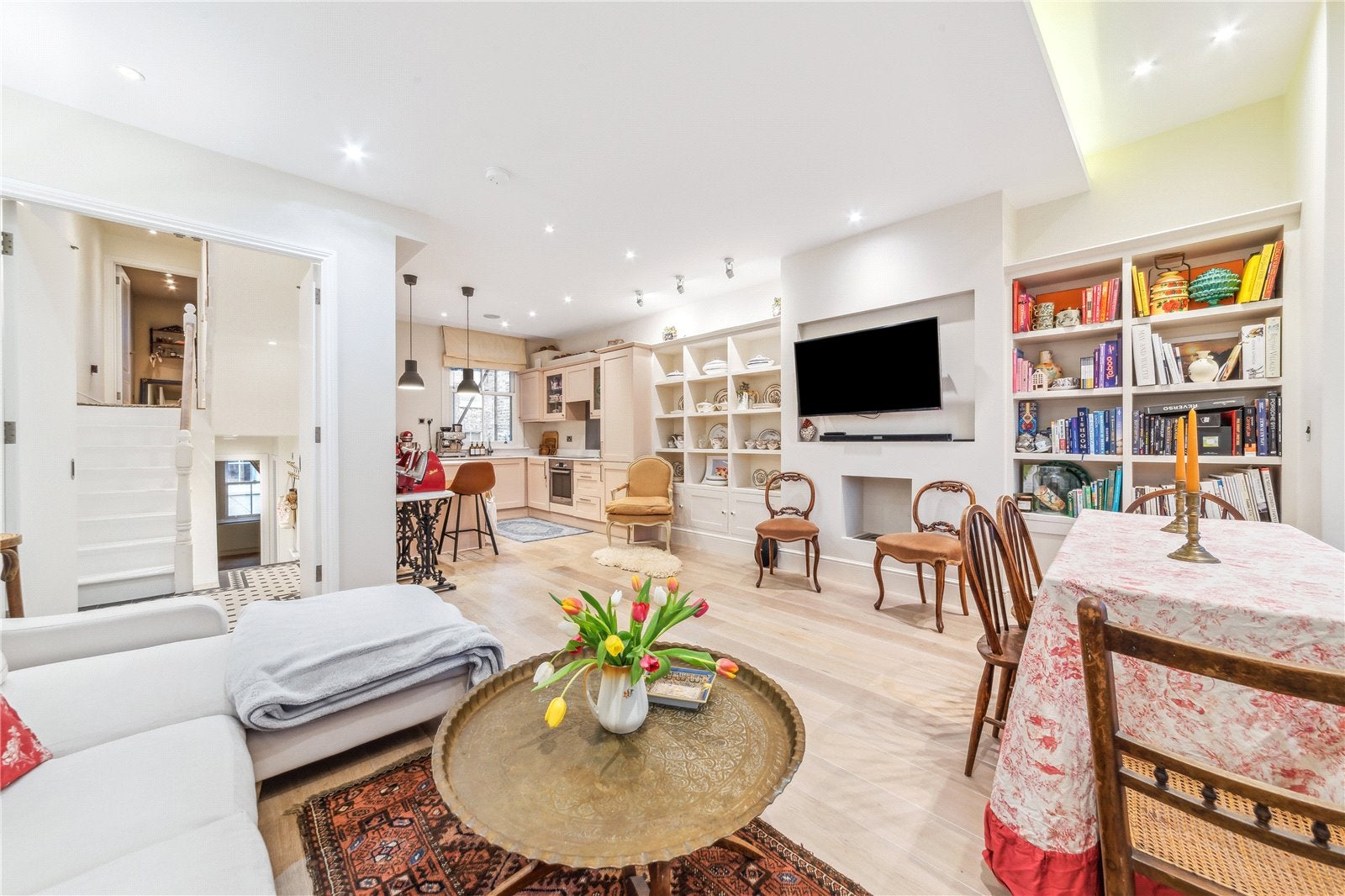 Flat Brewster Gardens in Greater London