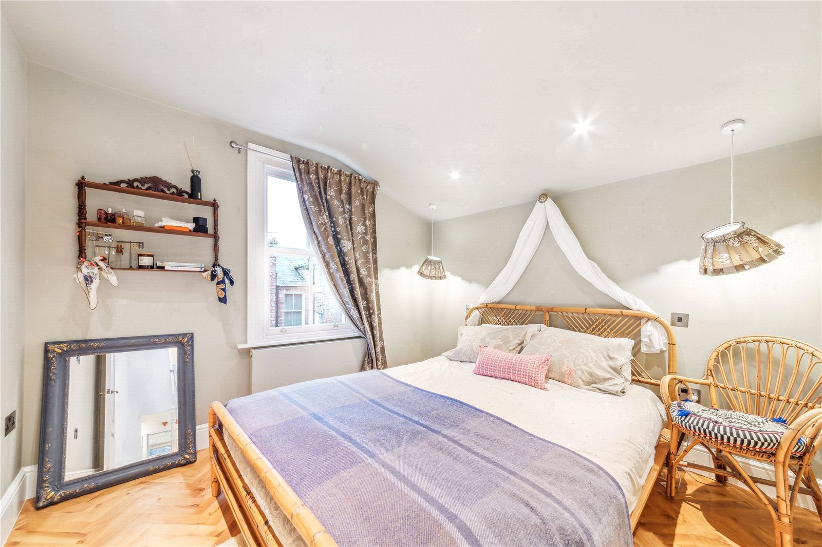 Flat Brewster Gardens in Greater London
