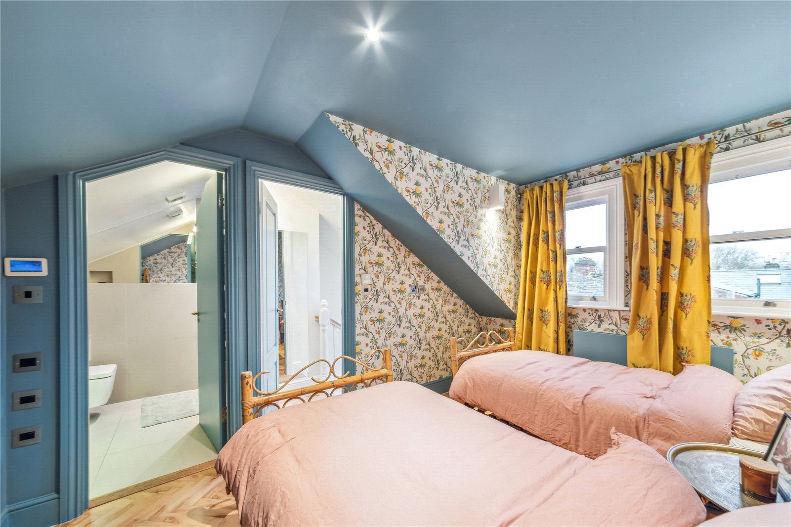 Flat Brewster Gardens in Greater London