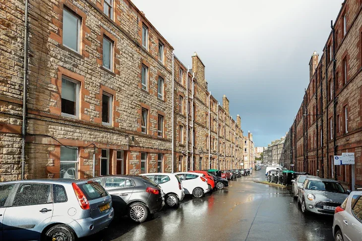 Flat Milton Street in City of Edinburgh