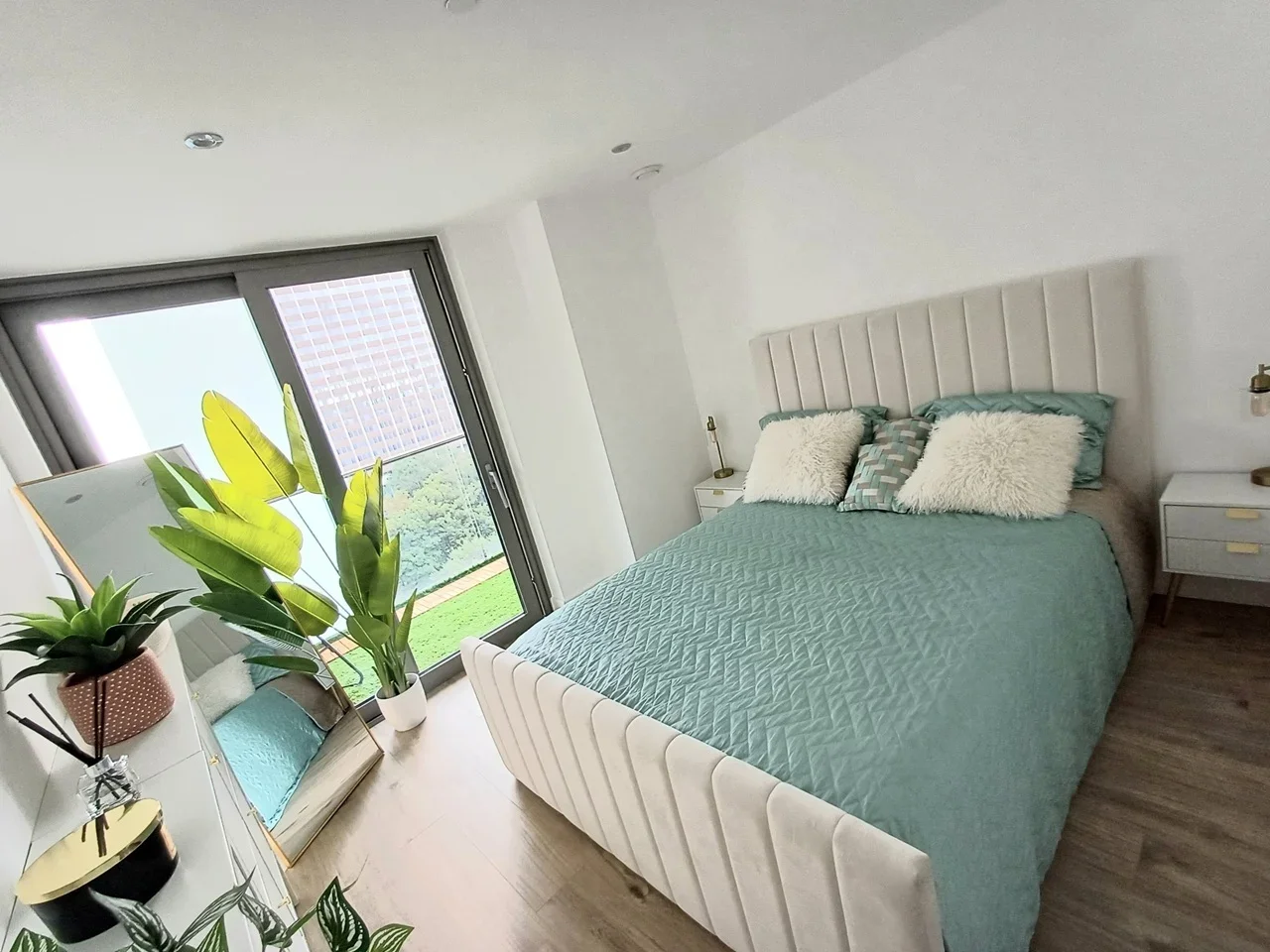 Flat Cornmill Lane in Greater London