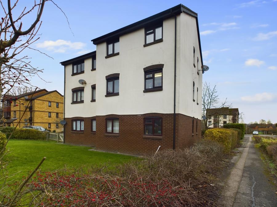 Flat Longacre Road in Ashford