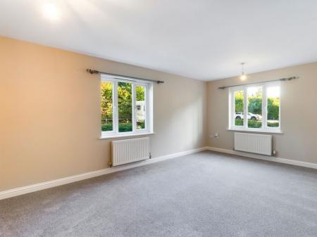 Flat Skippetts Gardens in Basingstoke and Deane