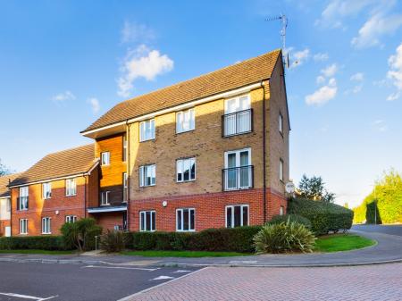 Flat Skippetts Gardens in Basingstoke and Deane