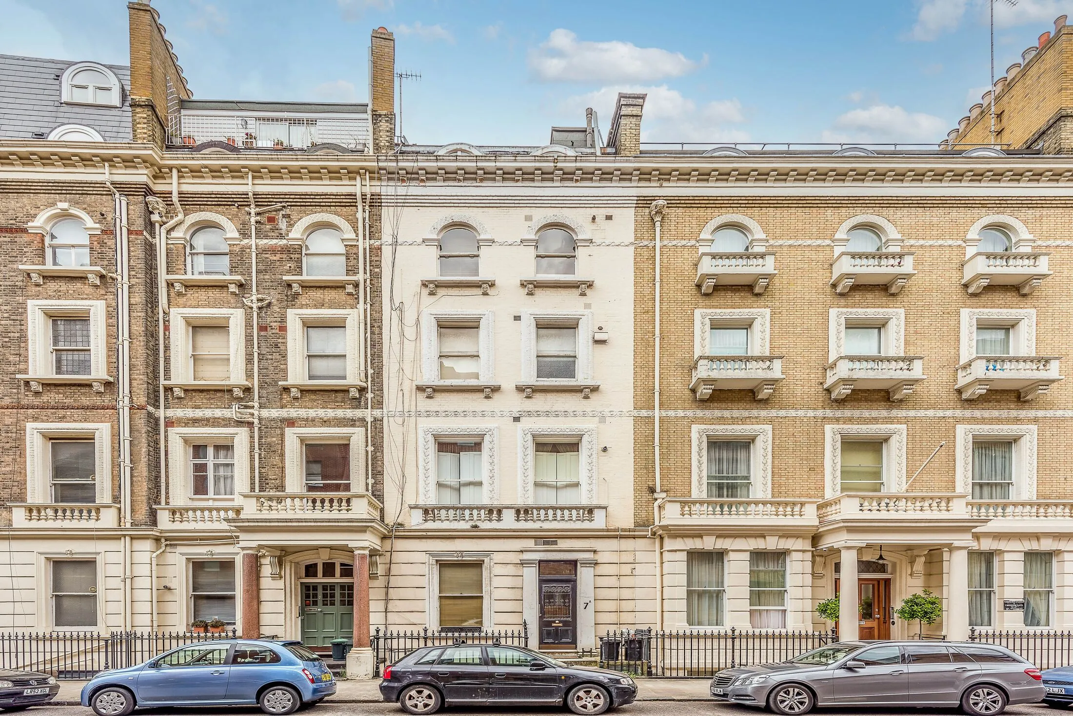 Flat Emperor's Gate in Greater London