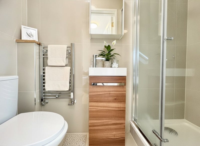 Room Ronald Close in Greater London