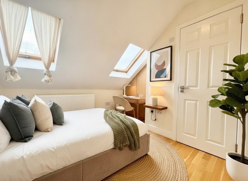 Room Ronald Close in Greater London