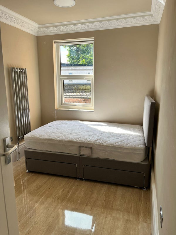Room Manor Road in Rugby
