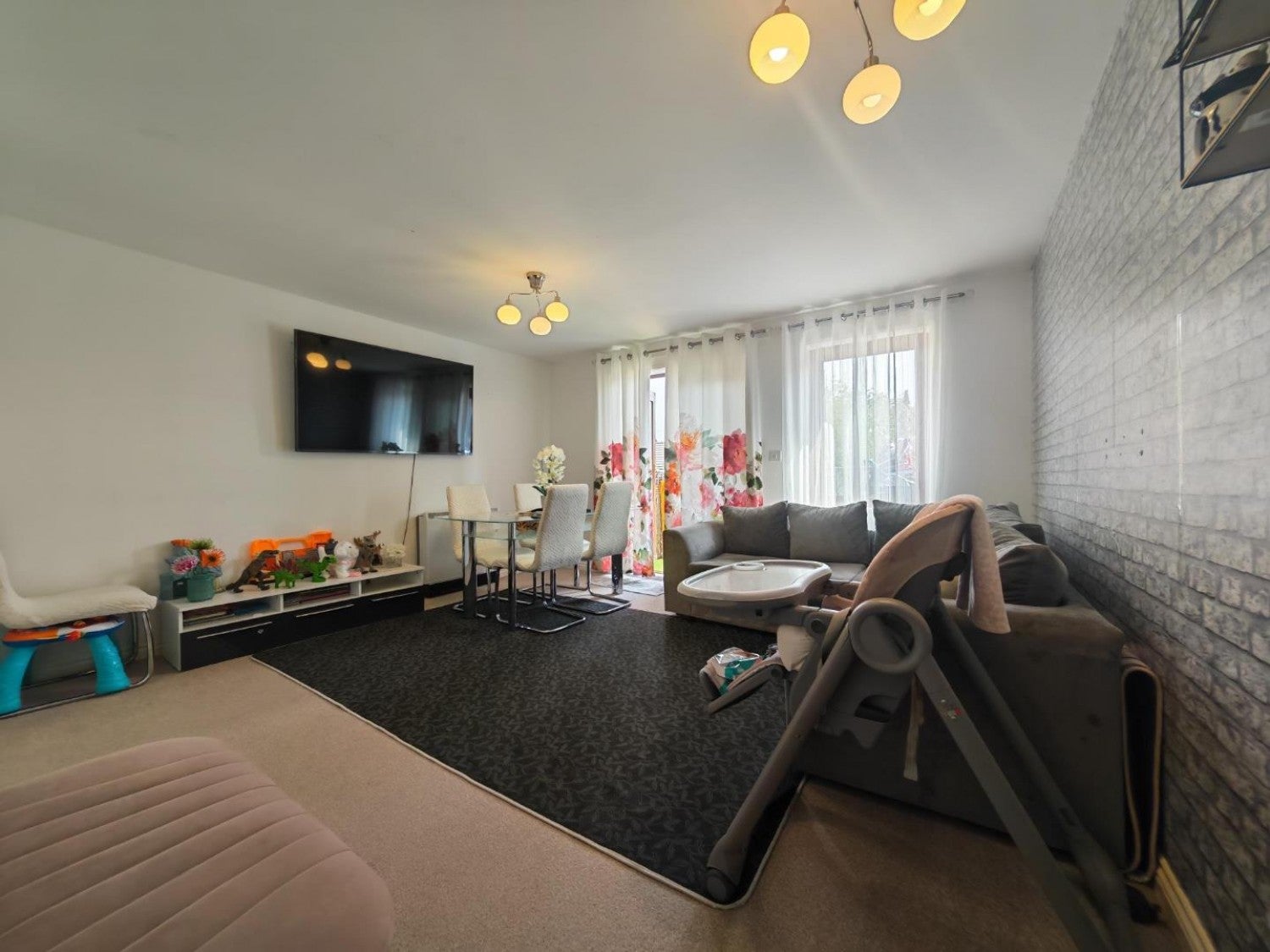 Flat Victoria Way in Reading