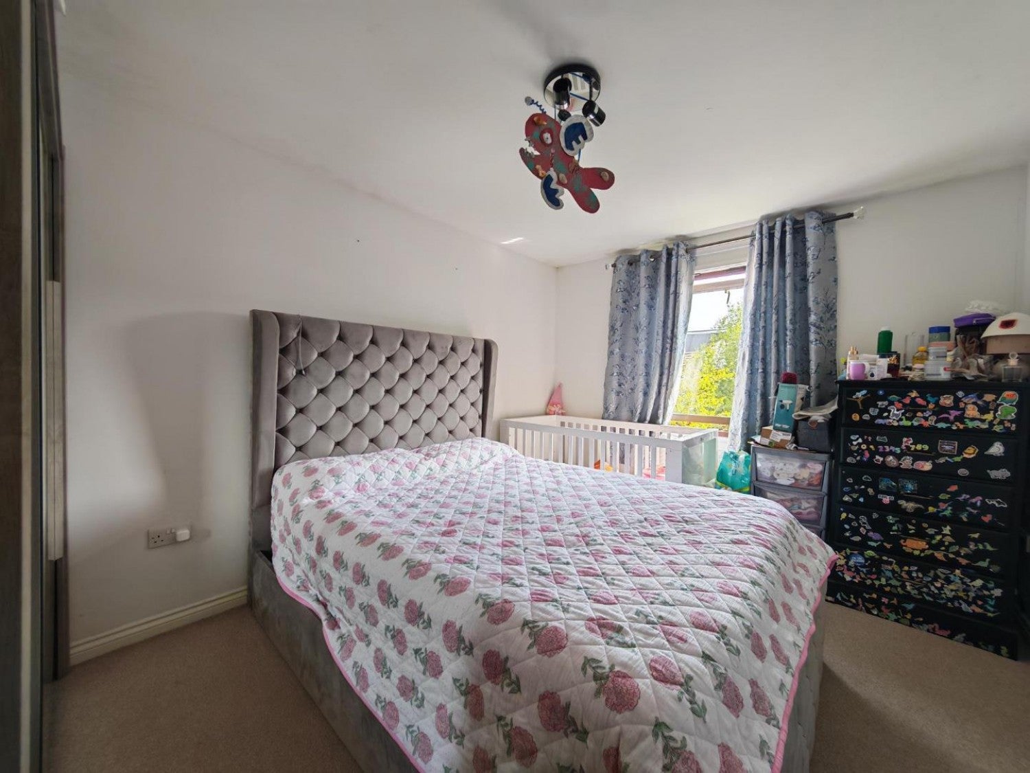 Flat Victoria Way in Reading