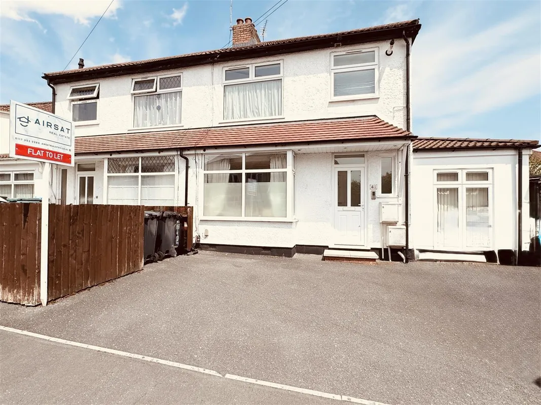 Flat Oakley Road in Bristol