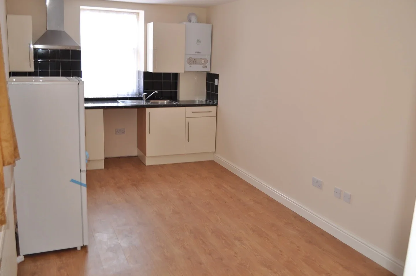 Flat Cardiff Road in Luton