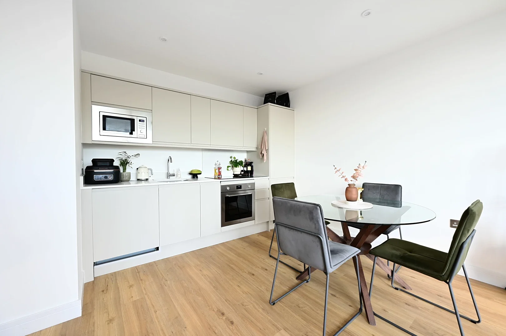 Flat Farnborough Road in Rushmoor