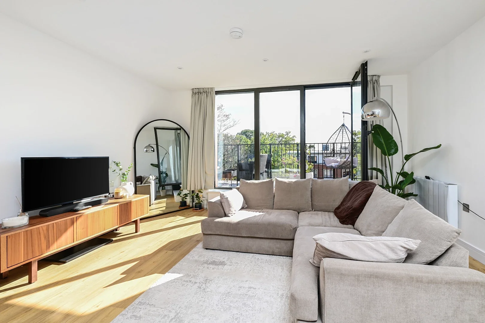 Flat Farnborough Road in Rushmoor
