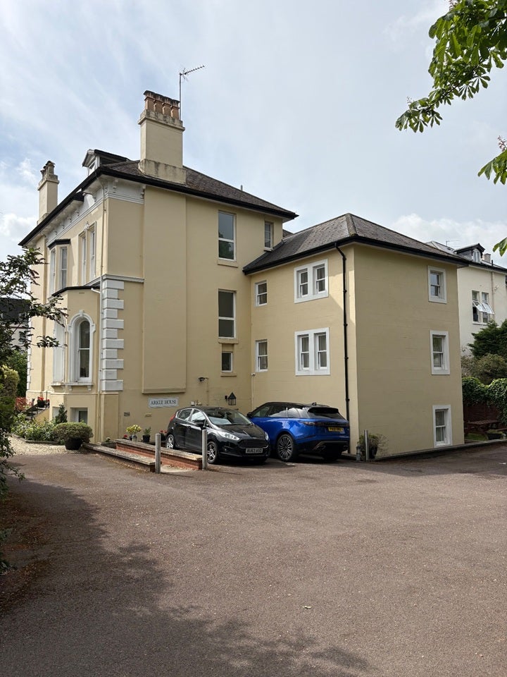 Flat Moorend Park Road in Cheltenham