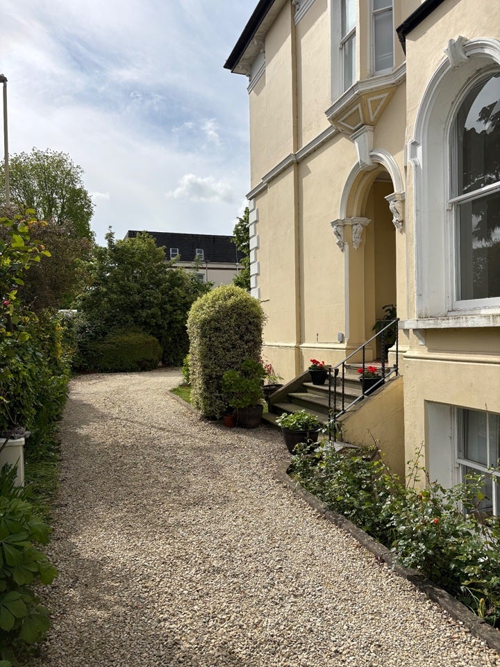 Flat Moorend Park Road in Cheltenham
