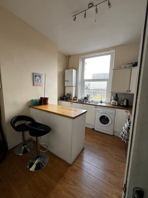Room Brecknock Road in Greater London