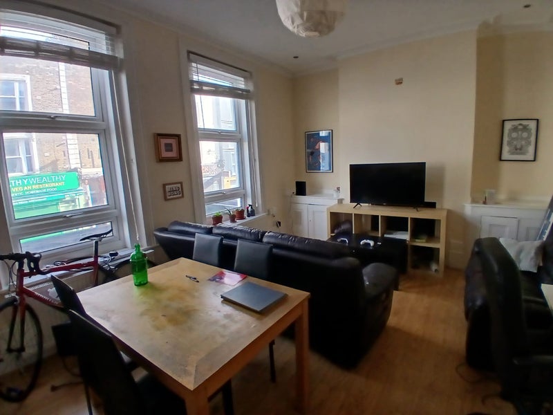 Room Brecknock Road in Greater London