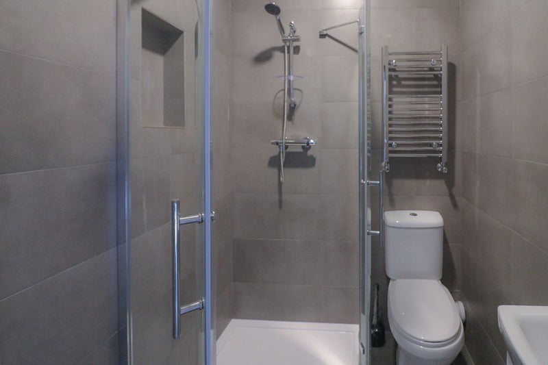 Room Whymark Avenue in Greater London