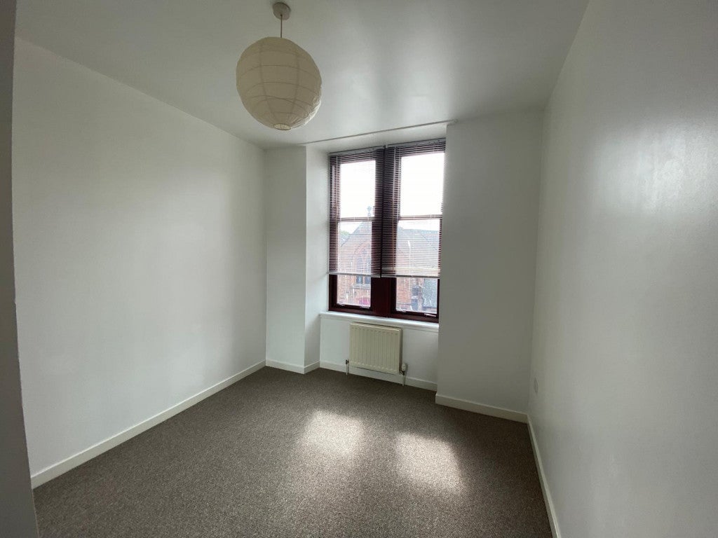 Flat Holmlea Road in Glasgow