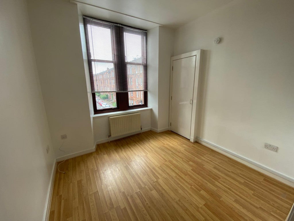 Flat Holmlea Road in Glasgow