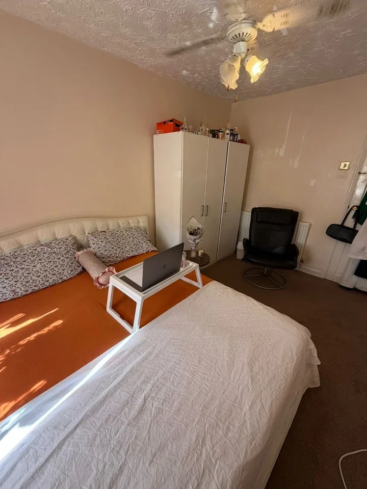 Room Brookfield Road in Greater London