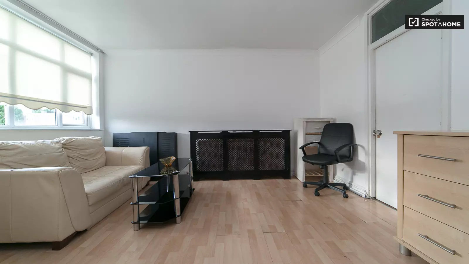 Flat Redmans Road in Greater London