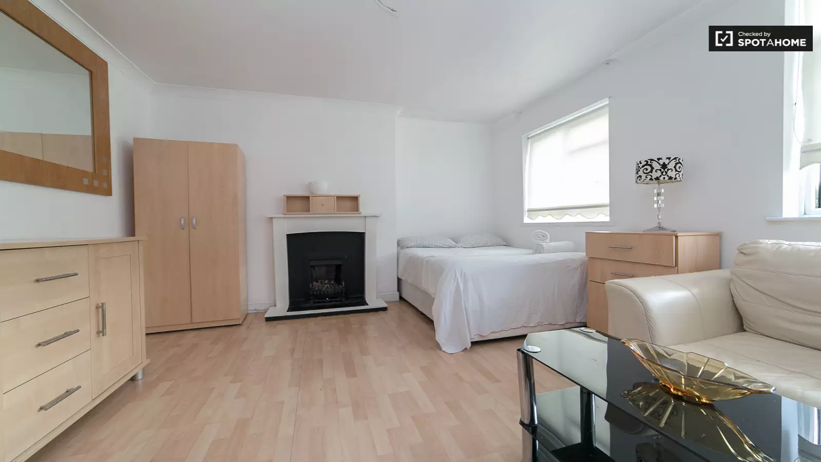 Flat Redmans Road in Greater London