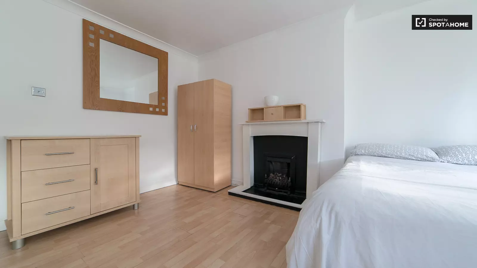Flat Redmans Road in Greater London