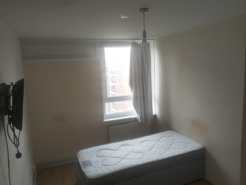 Room Quince Road in Greater London