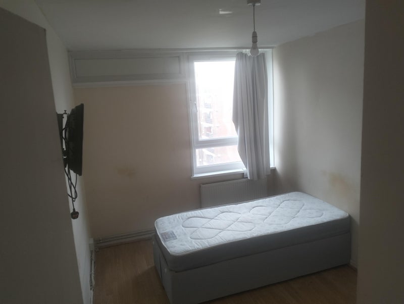 Room Quince Road in Greater London