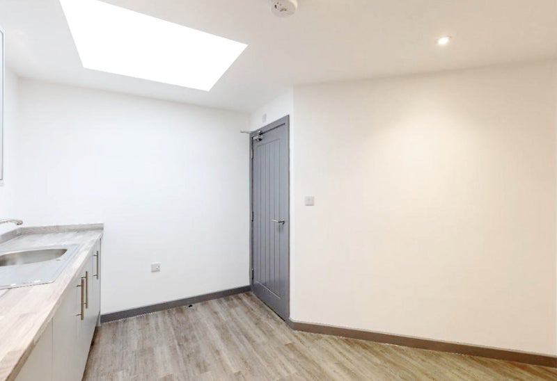 Room Manor Grove in Wakefield
