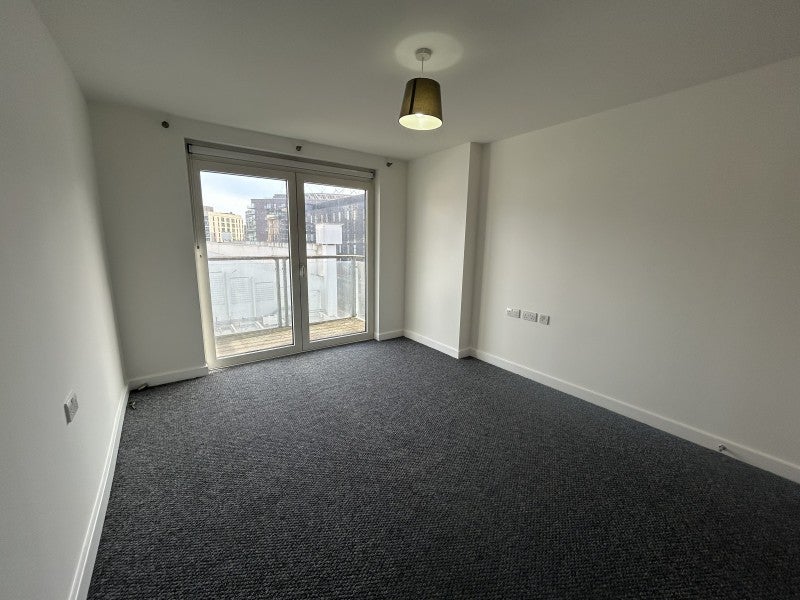 Flat Empire Way in Greater London