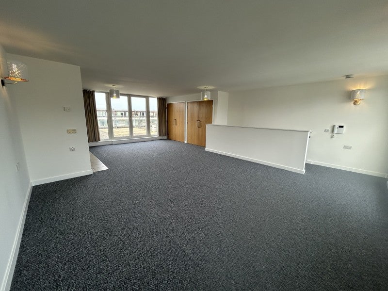 Flat Empire Way in Greater London