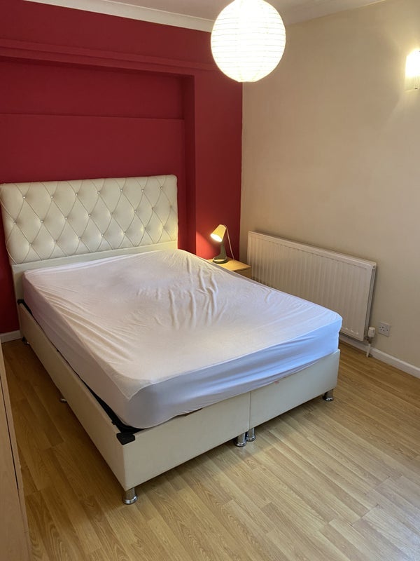 Room Cotswold Close in Charnwood