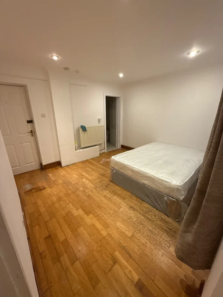Room Clare Road in Borough of Spelthorne