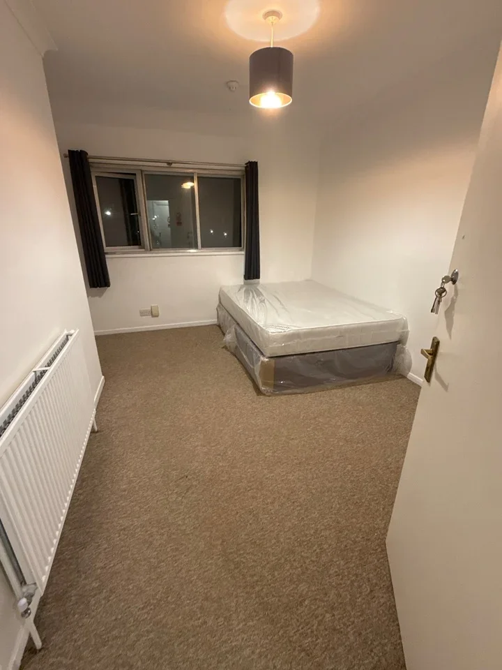 Room Clare Road in Borough of Spelthorne