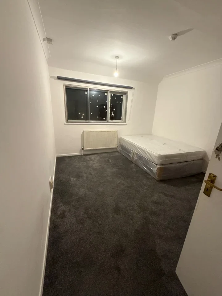 Room Clare Road in Borough of Spelthorne