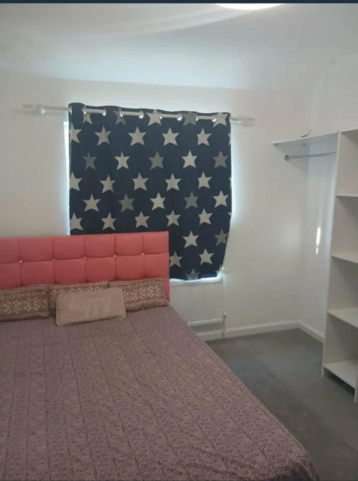 Room Green Lane in Greater London